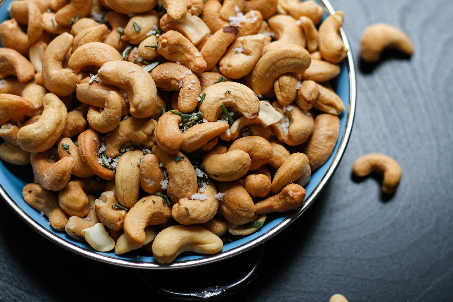 Premium roasted cashews